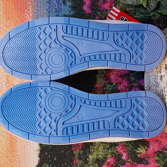 Womens Hello Kitty Casual Court Sneakers - Picture 7 of 10